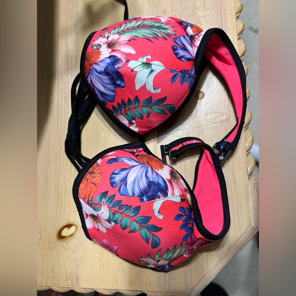 bathing suit - Picture 3 of 5